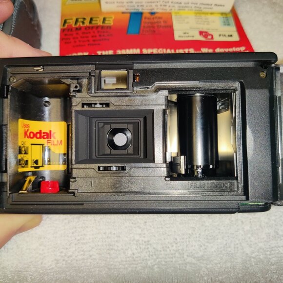 Kodak Star 635 DX Wind 35MM Camera, with Manual and Case - Picture 4 of 16